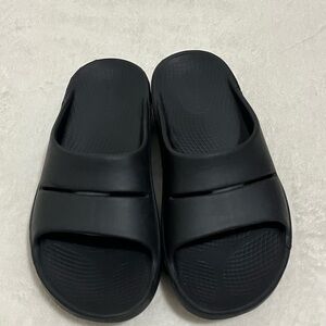 OOFOS OOahh Slide Sandals